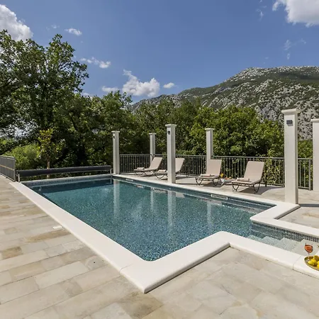 Greystone By Interhome Villa Zvecanje